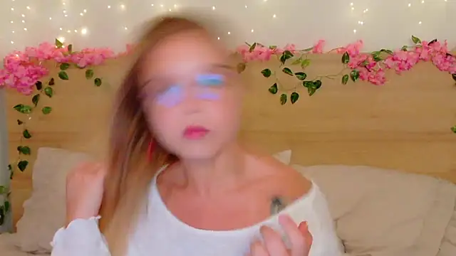 Snapshot of Lilith_Bonheur chatting on 11/08/25, 09:24 Lilith Bonheur online show from 11/08/25, 09:24