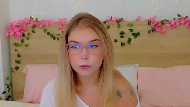 Snapshot of Lilith_Bonheur chatting on 11/20/25, 02:01 Lilith Bonheur online show from 11/20/25, 02:01