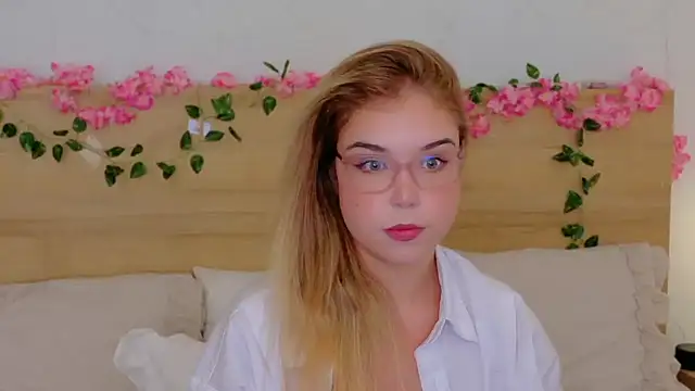 Snapshot of Lilith_Bonheur chatting on 11/29/25, 10:24 Lilith Bonheur online show from 11/29/25, 10:24