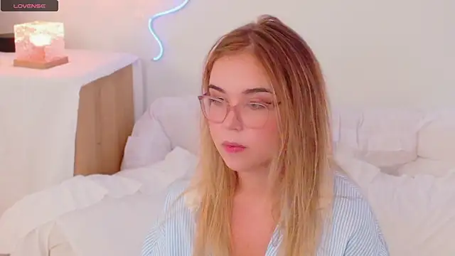 Snapshot of Lilith_Bonheur chatting on 12/02/25, 12:49 Lilith Bonheur online show from 12/02/25, 12:49