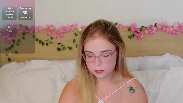 Snapshot of Lilith_Bonheur chatting on 12/16/25, 10:04 Lilith Bonheur online show from 12/16/25, 10:04