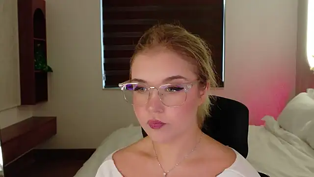 Lilith Bonheur online show from 04/08/26, 11:05