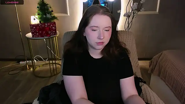 Snapshot of Selena_Muse chatting on 12/14/25, 01:27 Selena Muse online show from 12/14/25, 01:27