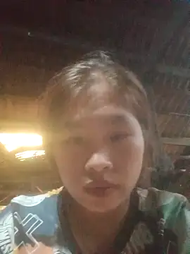 Snapshot of Luyen004 chatting on 09/16/25, 12:33 Luyen004 online show from 09/16/25, 12:33