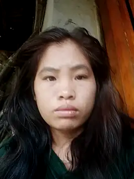 Snapshot of Luyen004 chatting on 09/23/25, 12:13 Luyen004 online show from 09/23/25, 12:13