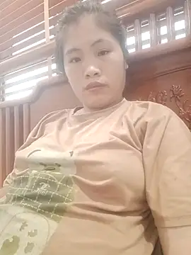 Snapshot of Luyen004 chatting on 10/14/25, 12:22 Luyen004 online show from 10/14/25, 12:22