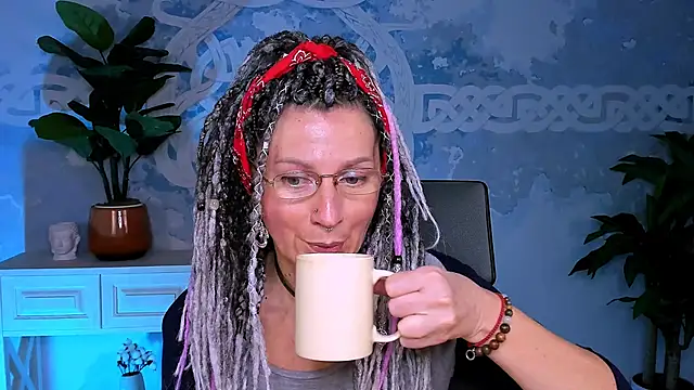 Snapshot of UmaSpace chatting on 09/28/25, 01:05 UmaSpace online show from 09/28/25, 01:05