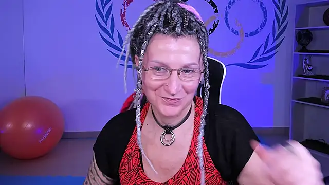 Snapshot of UmaSpace chatting on 09/30/25, 01:05 UmaSpace online show from 09/30/25, 01:05