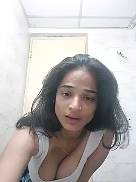 Snapshot of veronica_97 chatting on 11/09/25, 05:33 veronica 97 online show from 11/09/25, 05:33