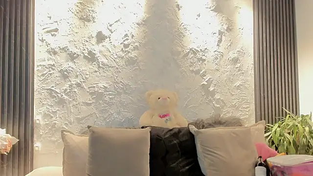 Snapshot of joselin_rouse chatting on 04/13/26, 12:32 joselin rouse online show from 04/13/26, 12:32