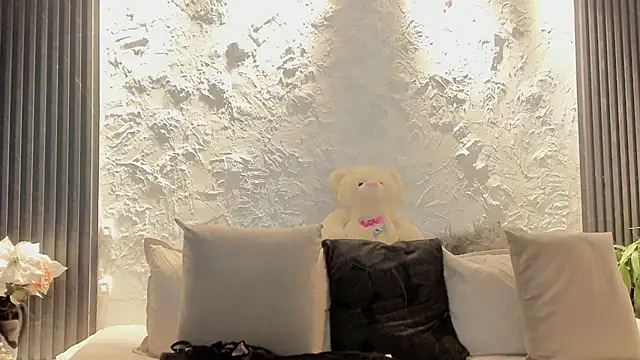 Snapshot of joselin_rouse chatting on 04/15/26, 12:34 joselin rouse online show from 04/15/26, 12:34