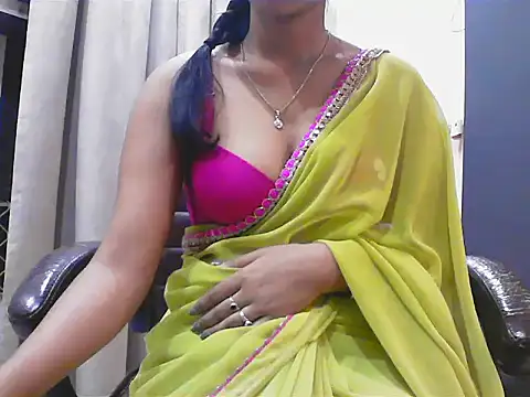 Snapshot of short_girl_ chatting on 10/08/25, 04:37 short girl  online show from 10/08/25, 04:37