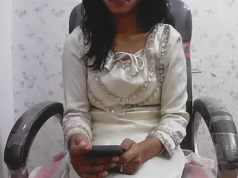 short girl  online show from 04/10/26, 04:33