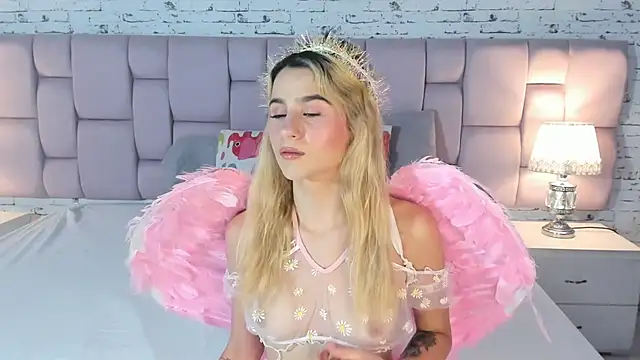 Snapshot of ChloeLaurentt chatting on 10/24/25, 05:26 ChloeLaurentt online show from 10/24/25, 05:26