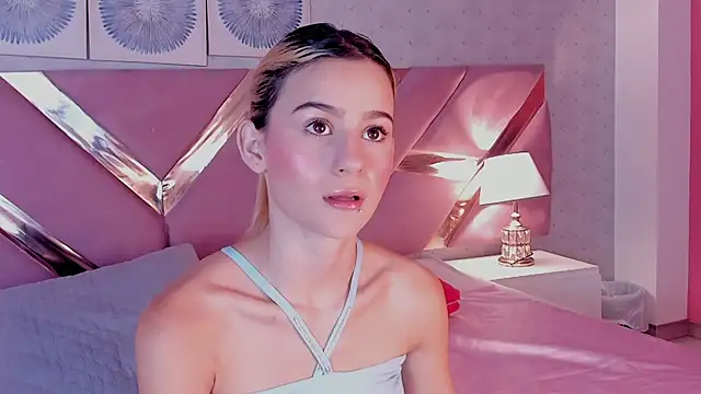 Snapshot of ChloeLaurentt chatting on 11/03/25, 08:32 ChloeLaurentt online show from 11/03/25, 08:32