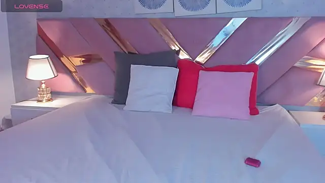 Snapshot of ChloeLaurentt chatting on 11/13/25, 02:49 ChloeLaurentt online show from 11/13/25, 02:49