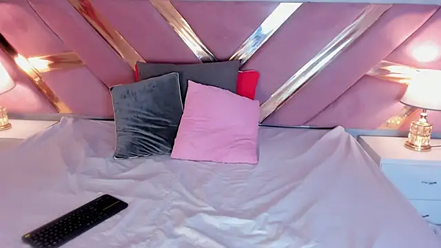 Snapshot of ChloeLaurentt chatting on 11/23/25, 07:24 ChloeLaurentt online show from 11/23/25, 07:24