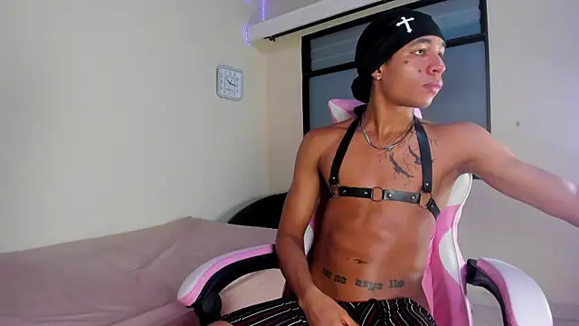 Snapshot of dann_cute028 chatting on 10/20/25, 10:43 dann cute028 online show from 10/20/25, 10:43