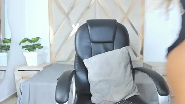 angelkyraasm online show from 07/08/26, 12:42