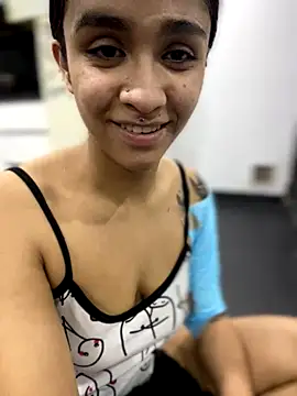 Snapshot of Isabella-Teen chatting on 10/27/25, 12:47 Isabella-Teen online show from 10/27/25, 12:47