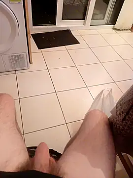 Mags1061 online show from 10/18/25, 01:41