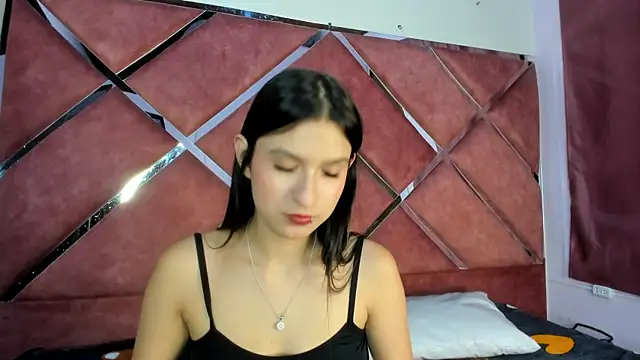 Snapshot of AggathaSanders_ chatting on 10/15/25, 02:11 AggathaSanders  online show from 10/15/25, 02:11