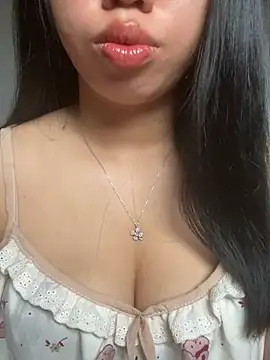 Snapshot of Rose-babyx chatting on 06/18/26, 02:45 Rose-babyx online show from 06/18/26, 02:45