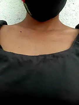 Snapshot of Aaisha-16 chatting on 11/14/25, 03:49 Aaisha-16 online show from 11/14/25, 03:49