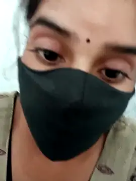 Snapshot of Aaisha-16 chatting on 11/22/25, 02:43 Aaisha-16 online show from 11/22/25, 02:43