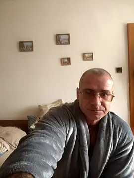 Snapshot of chcem1975 chatting on 09/18/25, 09:55 chcem1975 online show from 09/18/25, 09:55