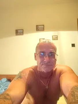 Snapshot of chcem1975 chatting on 09/20/25, 08:54 chcem1975 online show from 09/20/25, 08:54