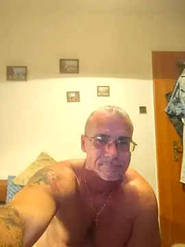 Snapshot of chcem1975 chatting on 09/22/25, 08:00 chcem1975 online show from 09/22/25, 08:00