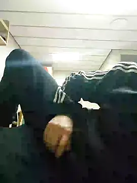 Snapshot of Alecumload chatting on 09/23/25, 03:42 Alecumload online show from 09/23/25, 03:42