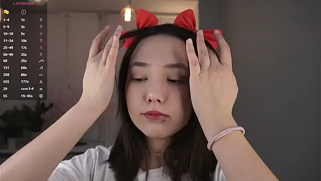 RenaeConnerley online show from 12/23/25, 03:48