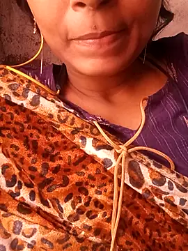 Snapshot of Miss_linaa chatting on 11/26/25, 06:25 Miss linaa online show from 11/26/25, 06:25