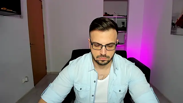 Snapshot of Jace_Thorne chatting on 10/12/25, 02:38 Jace Thorne online show from 10/12/25, 02:38