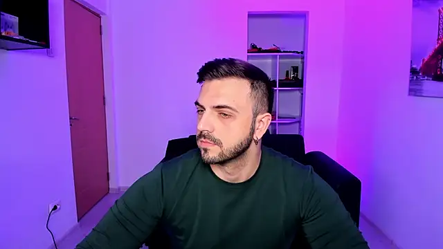 Snapshot of Jace_Thorne chatting on 11/17/25, 05:24 Jace Thorne online show from 11/17/25, 05:24