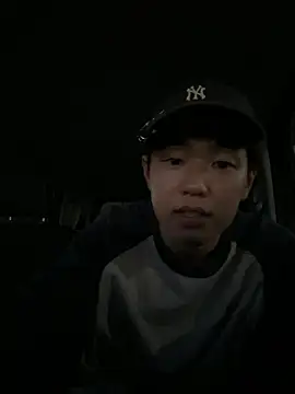 Snapshot of KAMESAN08 chatting on 11/16/25, 08:20 KAMESAN08 online show from 11/16/25, 08:20