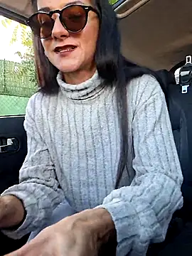 Lauraxxsteen online show from 11/12/25, 12:16