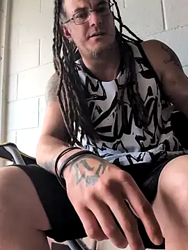 Snapshot of Clownboi17 chatting on 09/25/25, 07:17 Clownboi17 online show from 09/25/25, 07:17