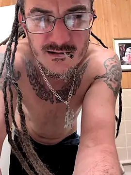 Snapshot of Clownboi17 chatting on 11/26/25, 05:58 Clownboi17 online show from 11/26/25, 05:58