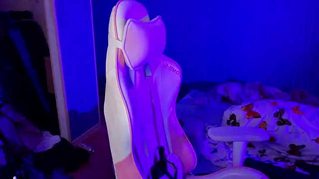 Snapshot of bekvafluttershy chatting on 11/26/25, 12:55 bekvafluttershy online show from 11/26/25, 12:55