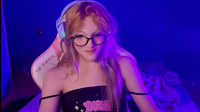 Snapshot of bekvafluttershy chatting on 12/14/25, 04:01 bekvafluttershy online show from 12/14/25, 04:01