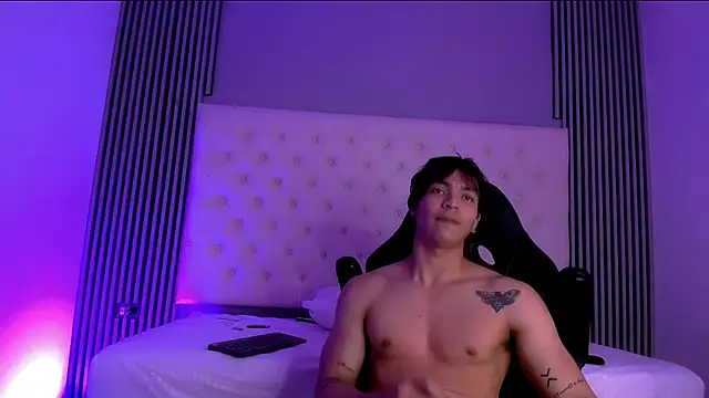 Snapshot of toji_luxxer chatting on 11/14/25, 08:46 toji luxxer online show from 11/14/25, 08:46