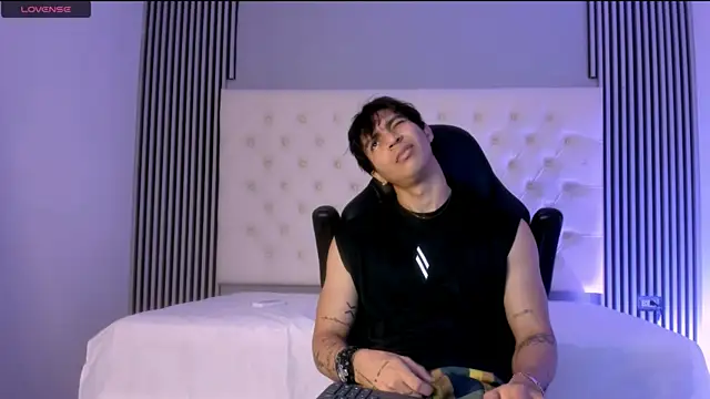 Snapshot of toji_luxxer chatting on 12/03/25, 04:09 toji luxxer online show from 12/03/25, 04:09