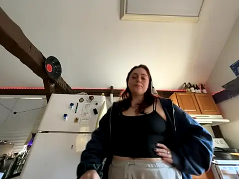 Snapshot of PeridotPrincessOfficial chatting on 11/06/25, 06:53 PeridotPrincessOfficial online show from 11/06/25, 06:53