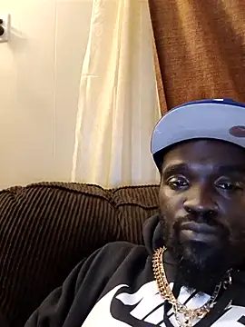 Snapshot of ChocolatebbC4u chatting on 10/23/25, 05:18 ChocolatebbC4u online show from 10/23/25, 05:18