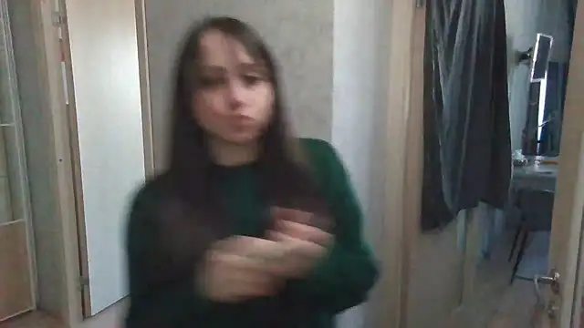 Snapshot of Avylith chatting on 10/07/25, 09:28 Avylith online show from 10/07/25, 09:28