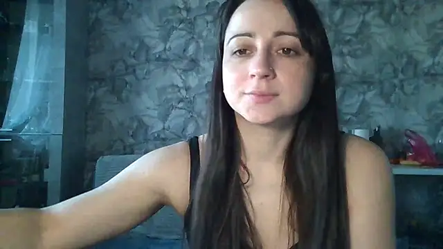 Snapshot of Avylith chatting on 10/19/25, 12:06 Avylith online show from 10/19/25, 12:06