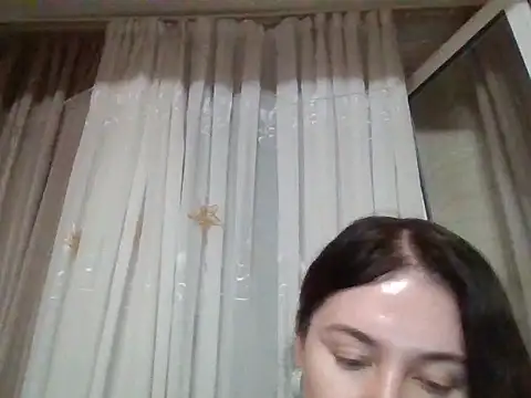 Snapshot of Lomivah chatting on 10/23/25, 06:28 Lomivah online show from 10/23/25, 06:28